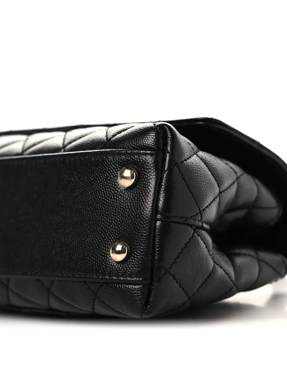 CHANEL indulge timeless